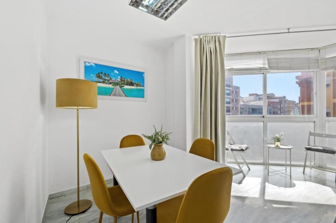 Apartamento Luminoso Cuarteles Apartman Málaga Kültér fotó