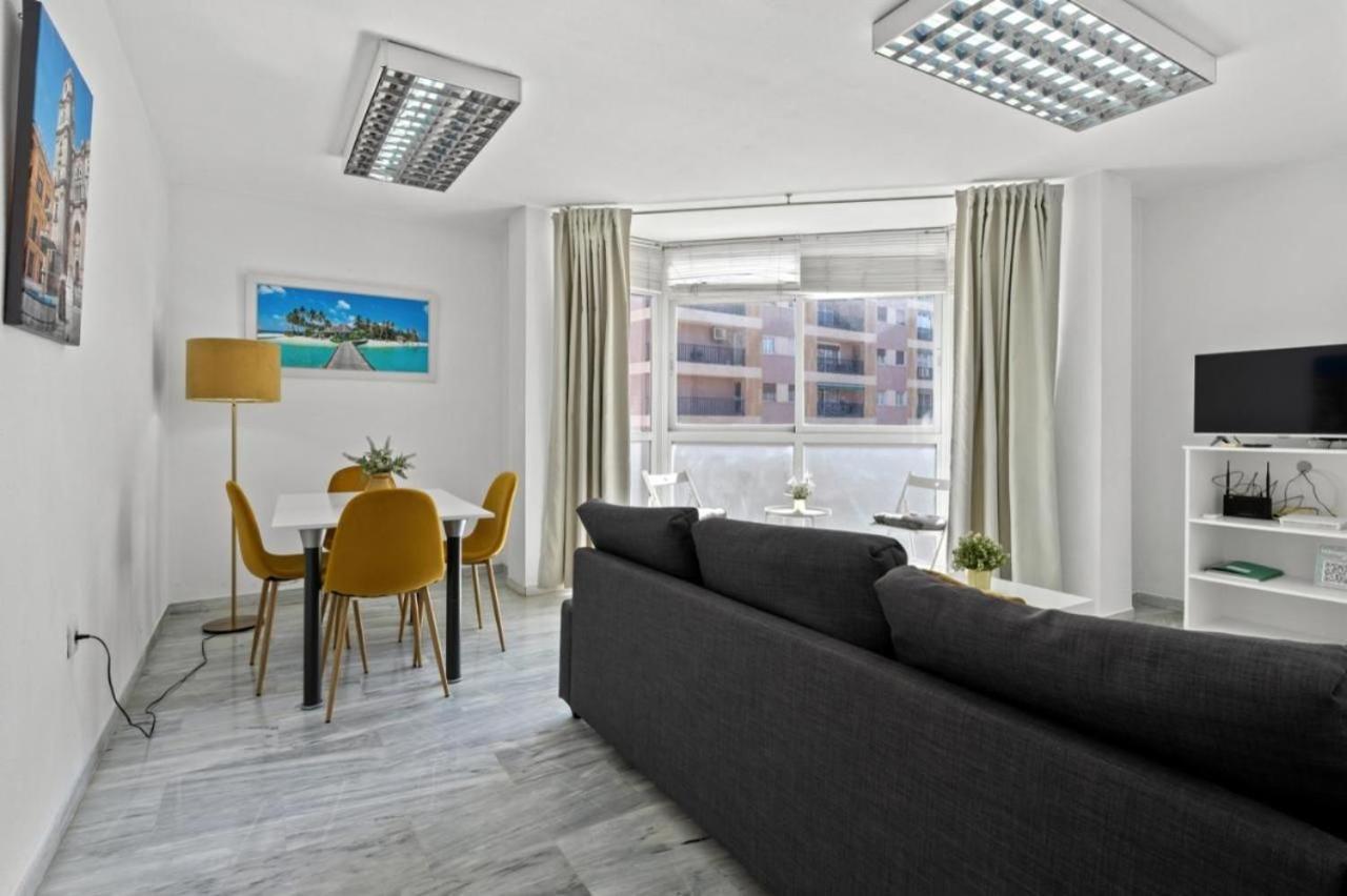 Apartamento Luminoso Cuarteles Apartman Málaga Kültér fotó