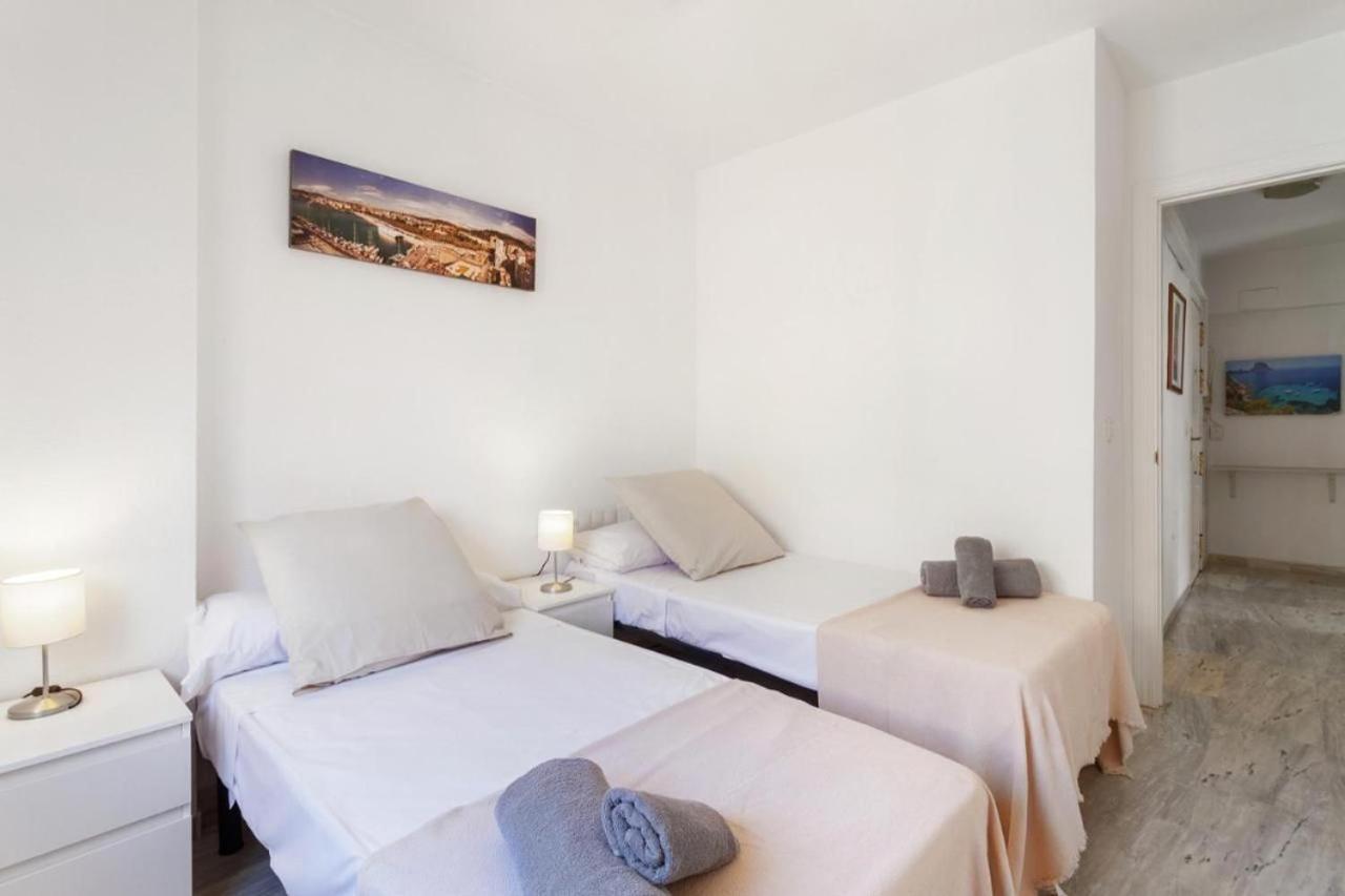 Apartamento Luminoso Cuarteles Apartman Málaga Kültér fotó