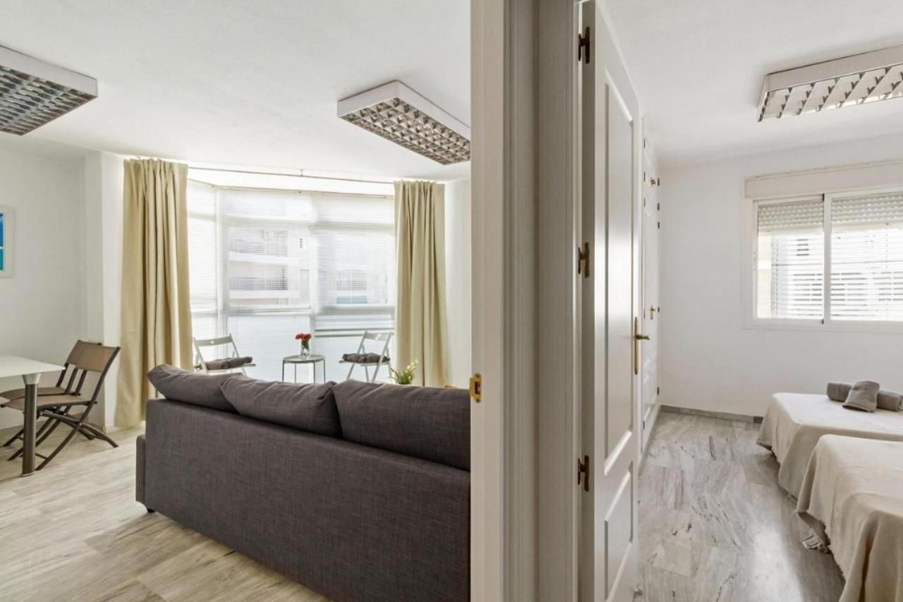 Apartamento Luminoso Cuarteles Apartman Málaga Kültér fotó