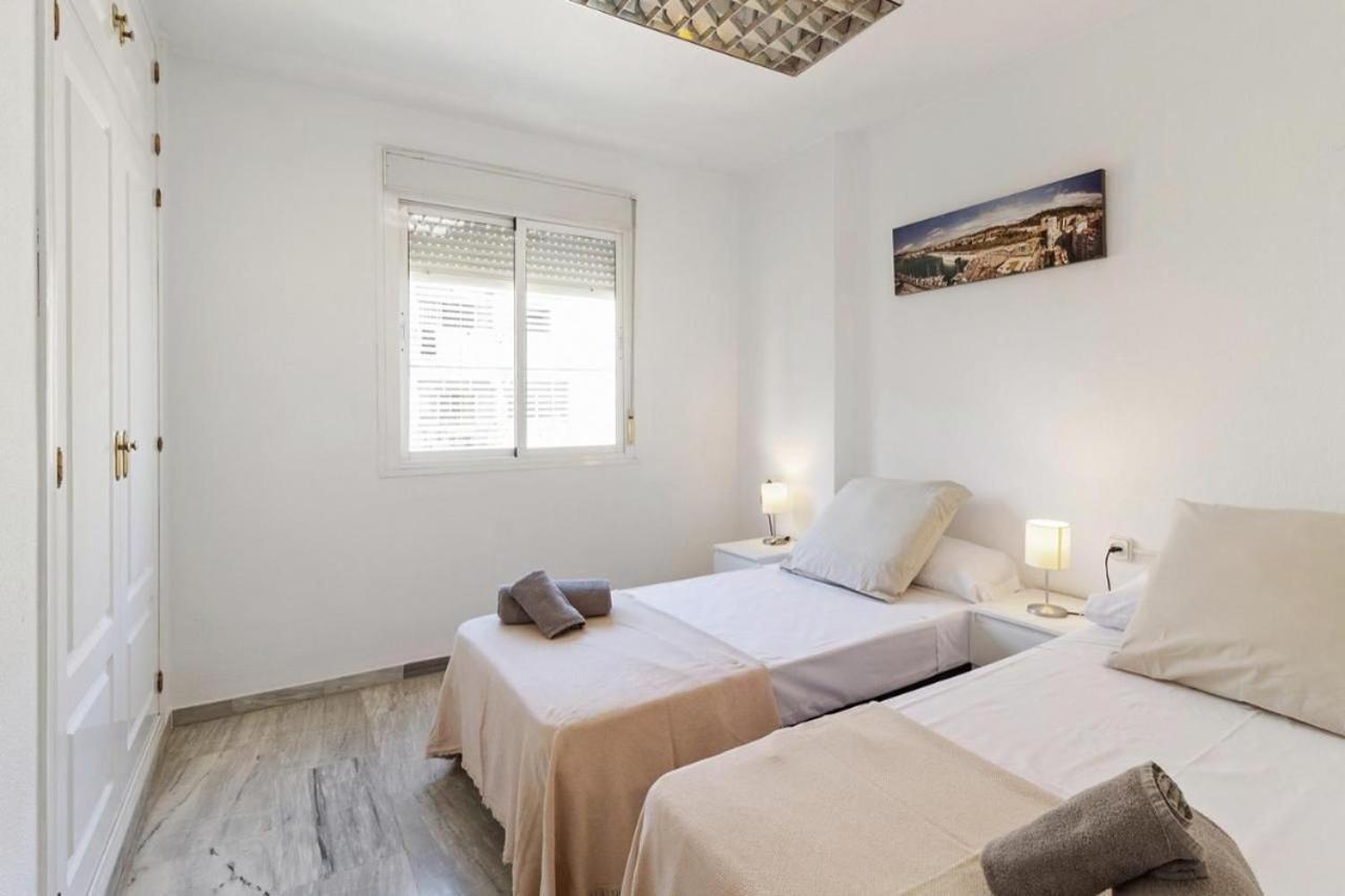 Apartamento Luminoso Cuarteles Apartman Málaga Kültér fotó