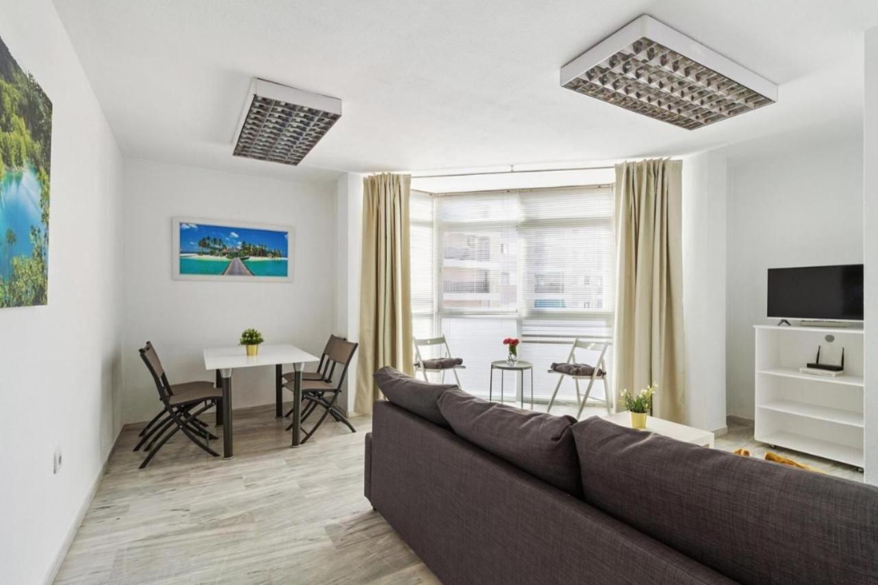 Apartamento Luminoso Cuarteles Apartman Málaga Kültér fotó