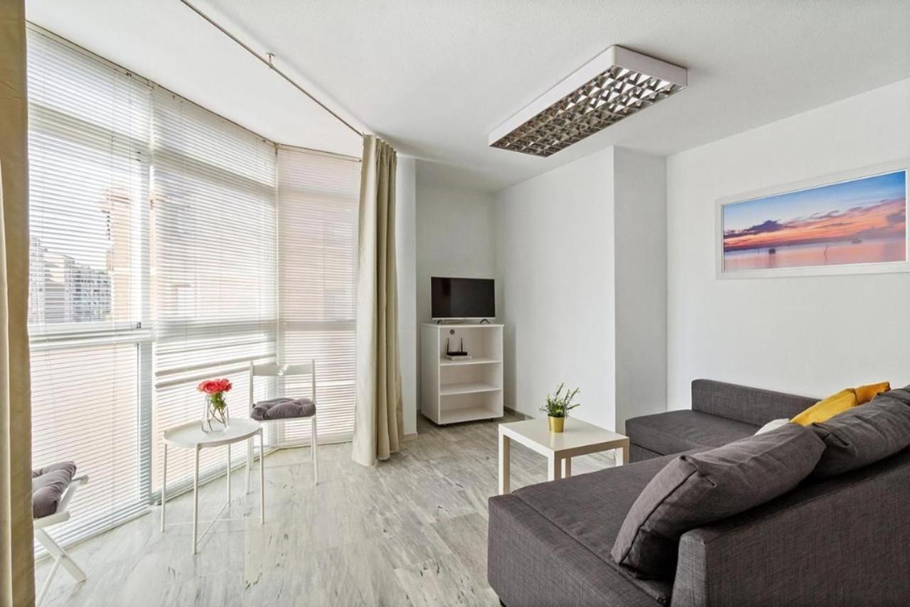 Apartamento Luminoso Cuarteles Apartman Málaga Kültér fotó