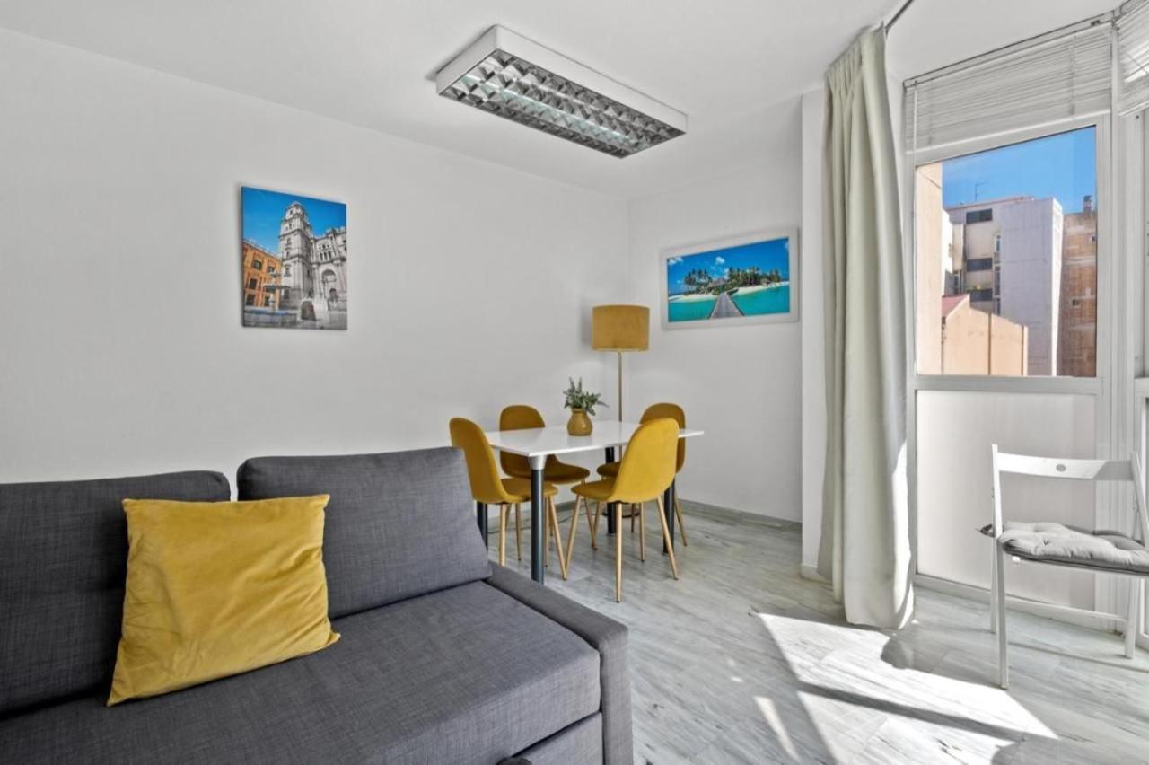 Apartamento Luminoso Cuarteles Apartman Málaga Kültér fotó